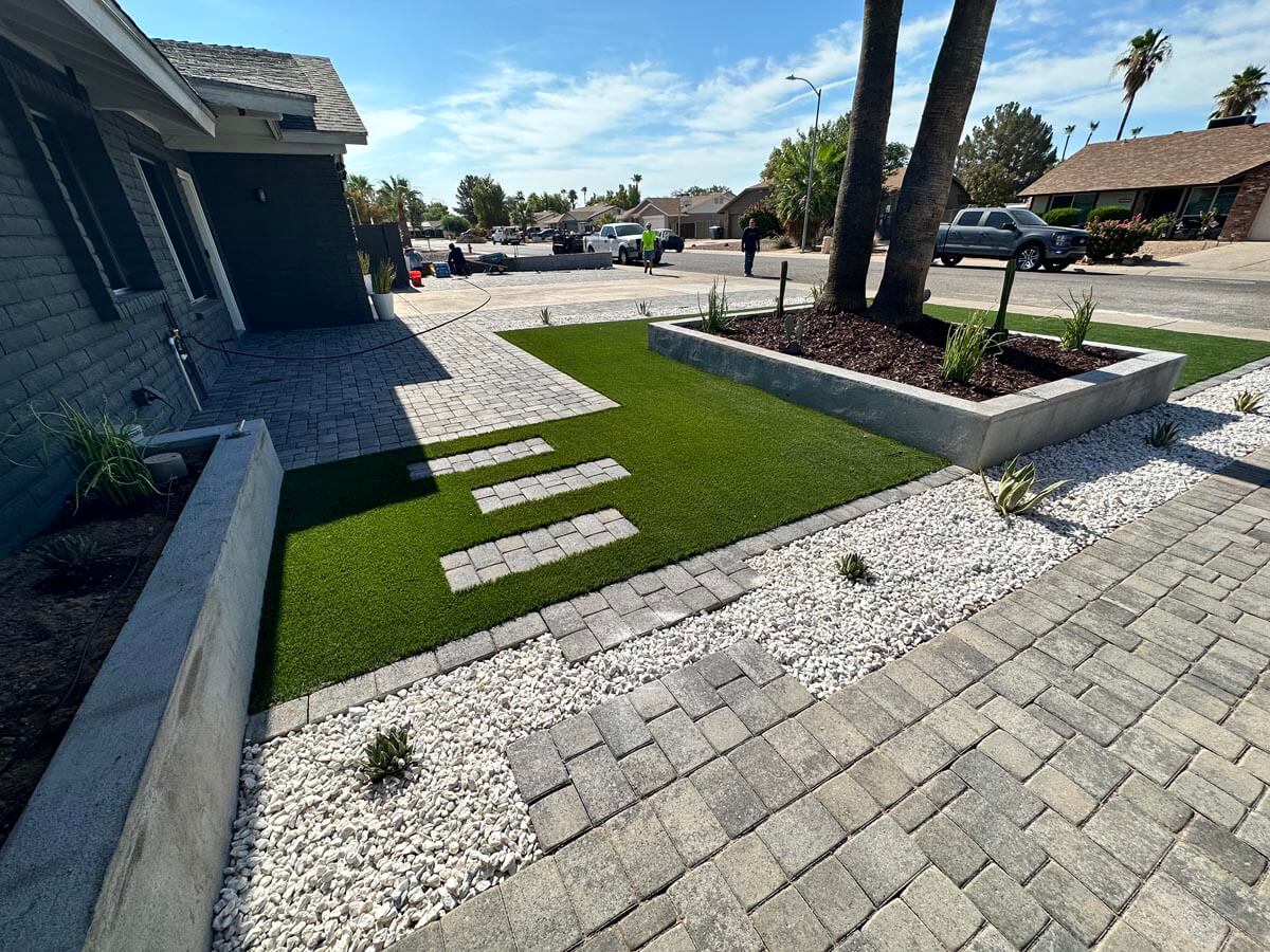 Why Switch from Real Grass to Synthetic Grass in Arizona