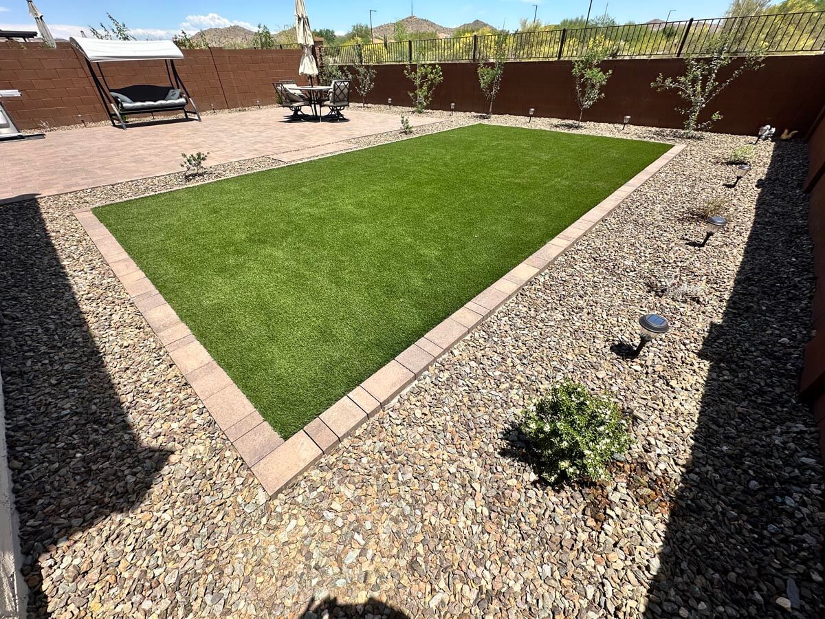 The Ultimate Guide to Synthetic Grass Borders: Finding the Perfect Fit for Your Lawn